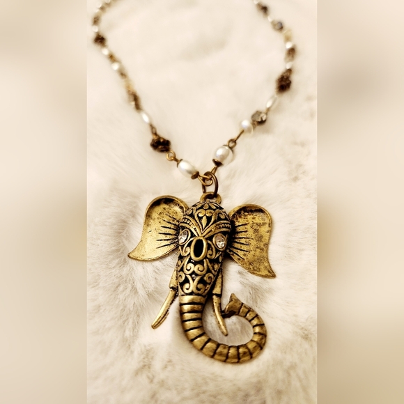 Vintage Elephant Pendant necklace - Picture 8 of 9